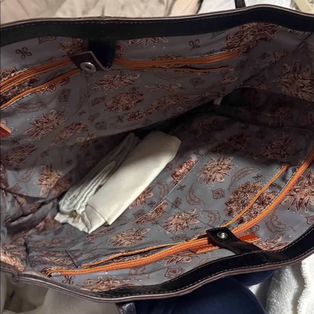 Natural HOBO Maverick Leather Tote Bag with Exterior Zip Pocket - Picture 4 of 6